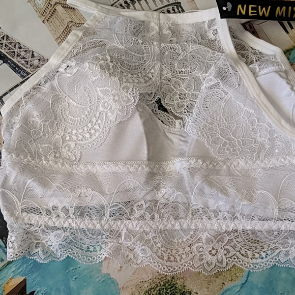 Solid lace cutout white bralette with pad - Picture 6 of 6